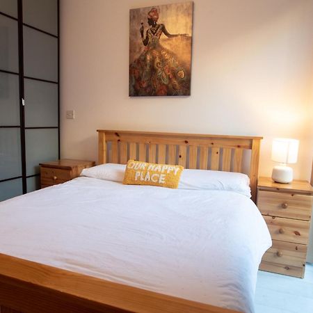 Two-Bedroom Luxury Apartment With Workspace, Free Secure Parking & Coffee Birmingham Zewnętrze zdjęcie