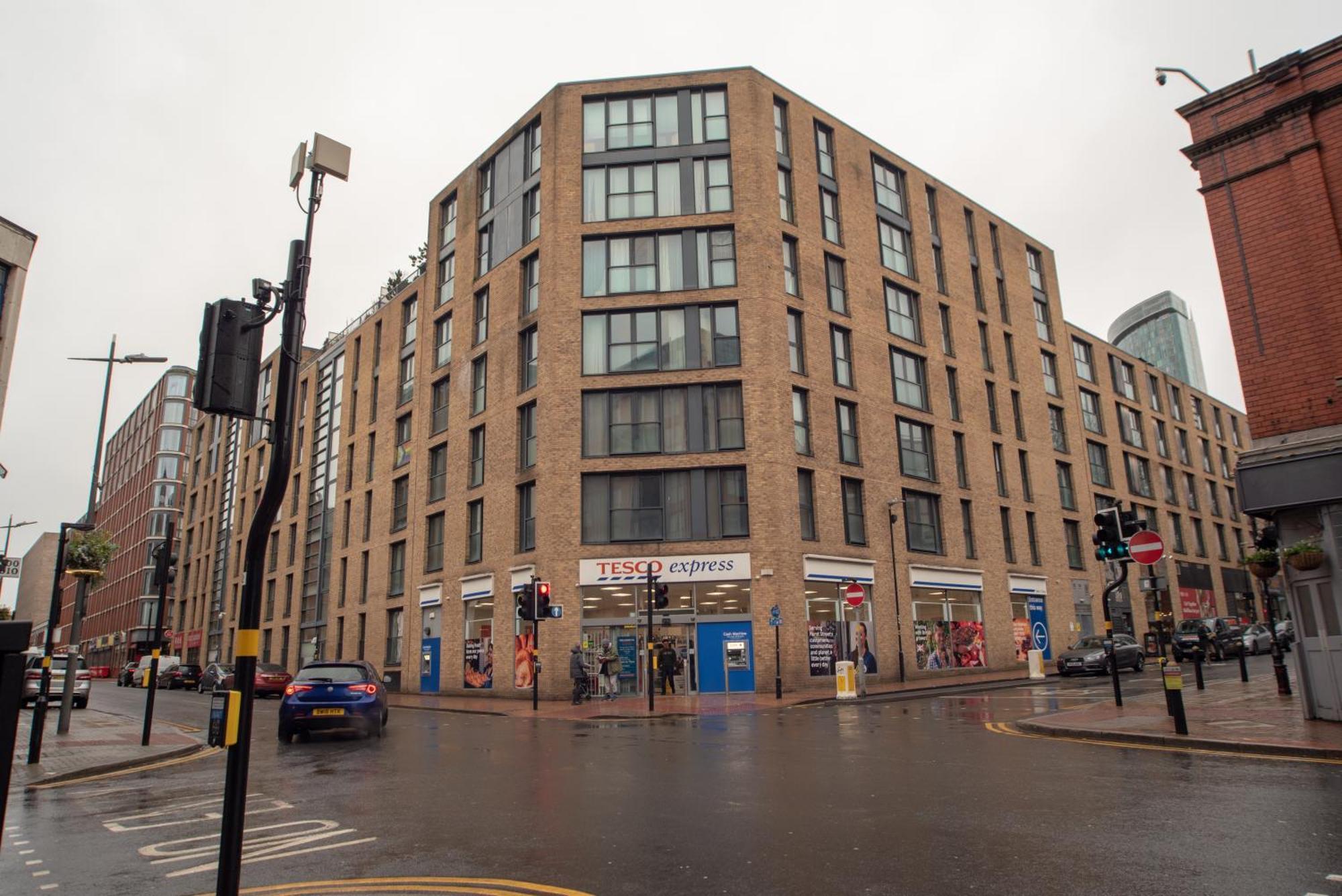 Two-Bedroom Luxury Apartment With Workspace, Free Secure Parking & Coffee Birmingham Zewnętrze zdjęcie