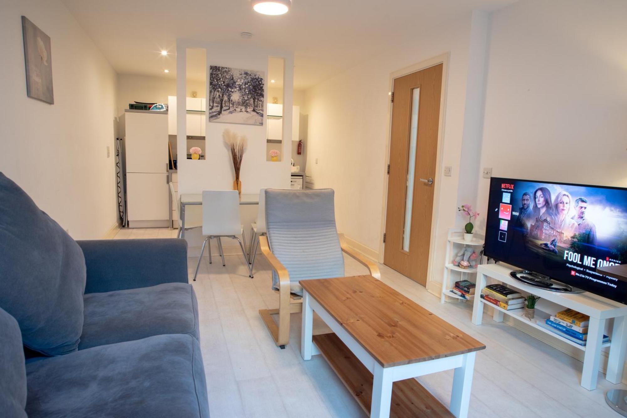 Two-Bedroom Luxury Apartment With Workspace, Free Secure Parking & Coffee Birmingham Zewnętrze zdjęcie