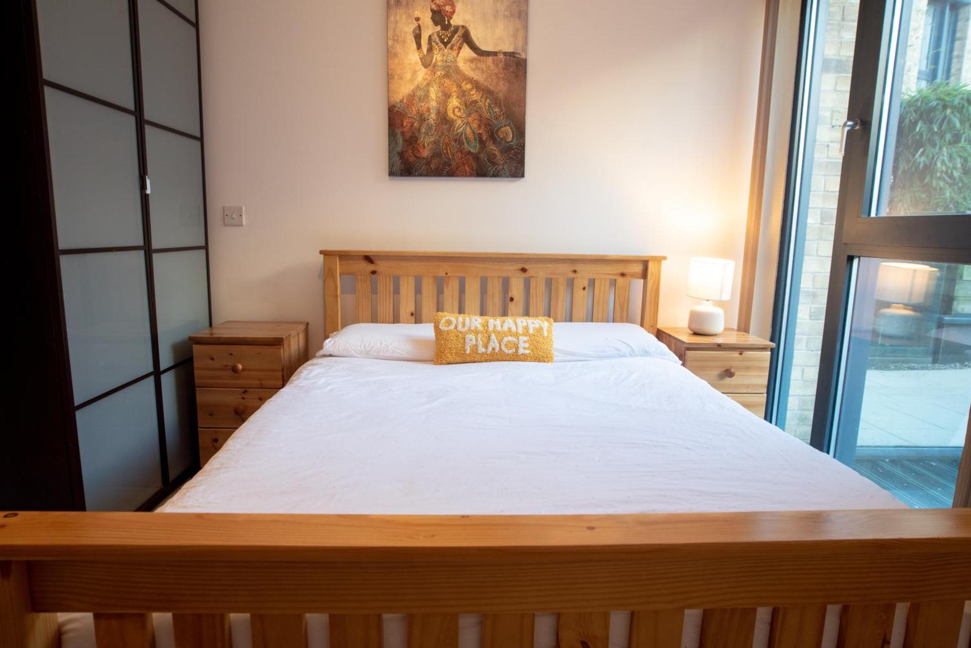 Two-Bedroom Luxury Apartment With Workspace, Free Secure Parking & Coffee Birmingham Zewnętrze zdjęcie