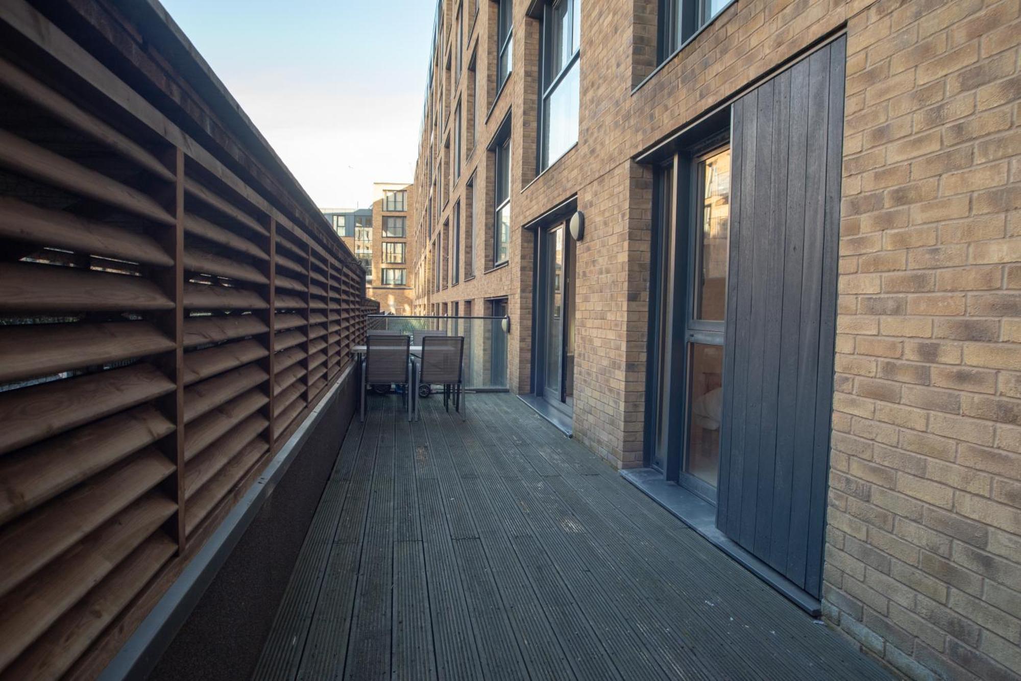 Two-Bedroom Luxury Apartment With Workspace, Free Secure Parking & Coffee Birmingham Zewnętrze zdjęcie