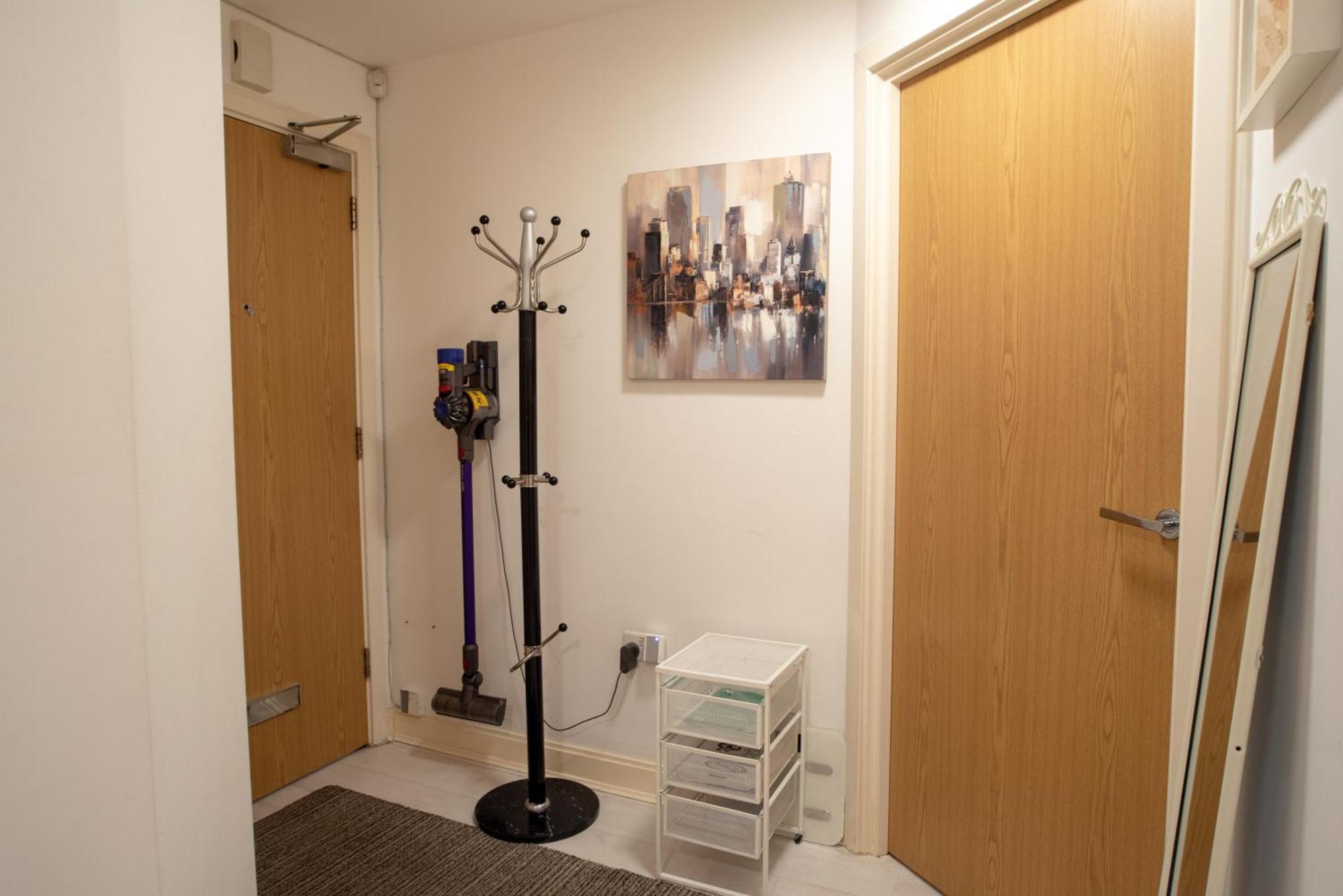 Two-Bedroom Luxury Apartment With Workspace, Free Secure Parking & Coffee Birmingham Zewnętrze zdjęcie