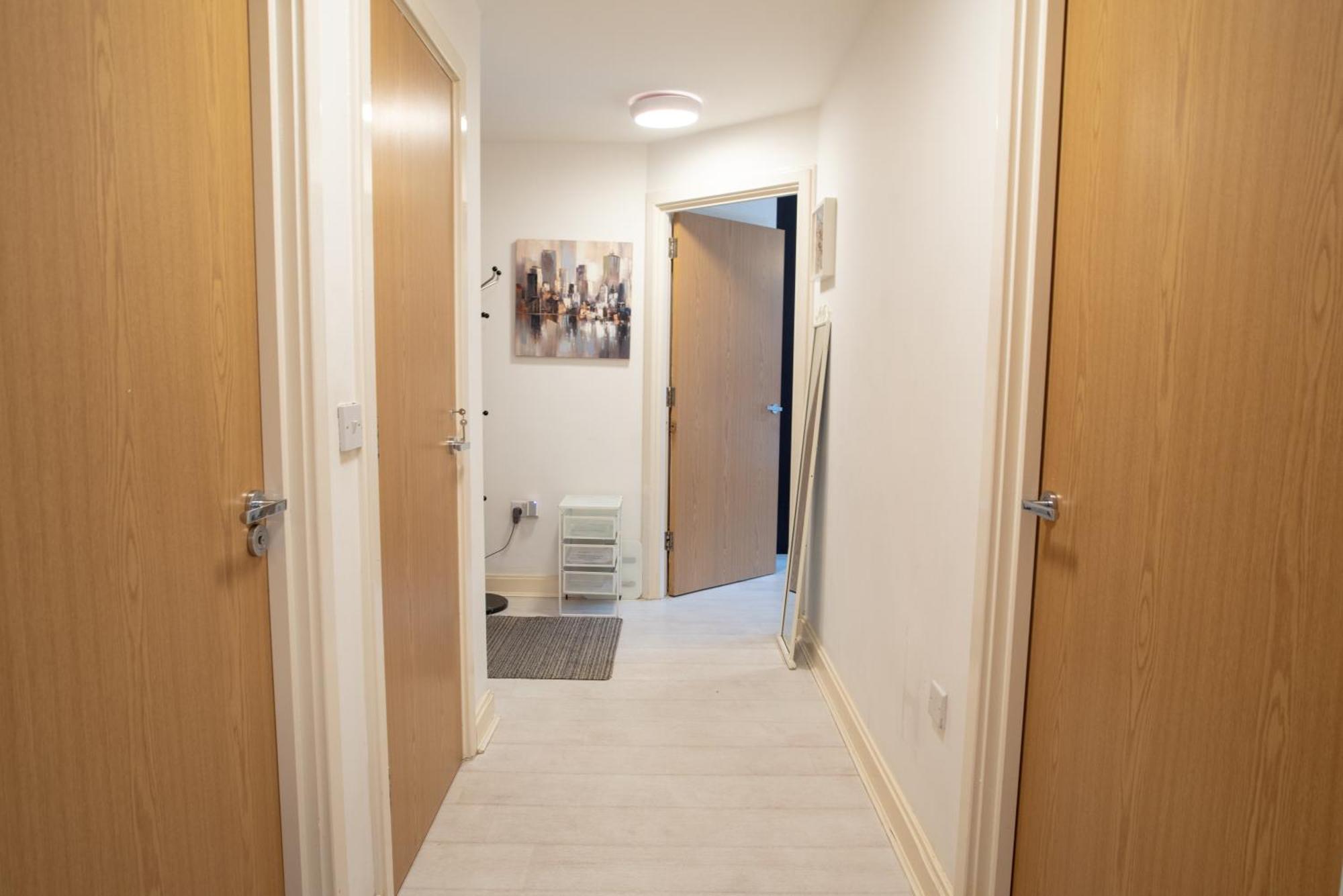 Two-Bedroom Luxury Apartment With Workspace, Free Secure Parking & Coffee Birmingham Zewnętrze zdjęcie