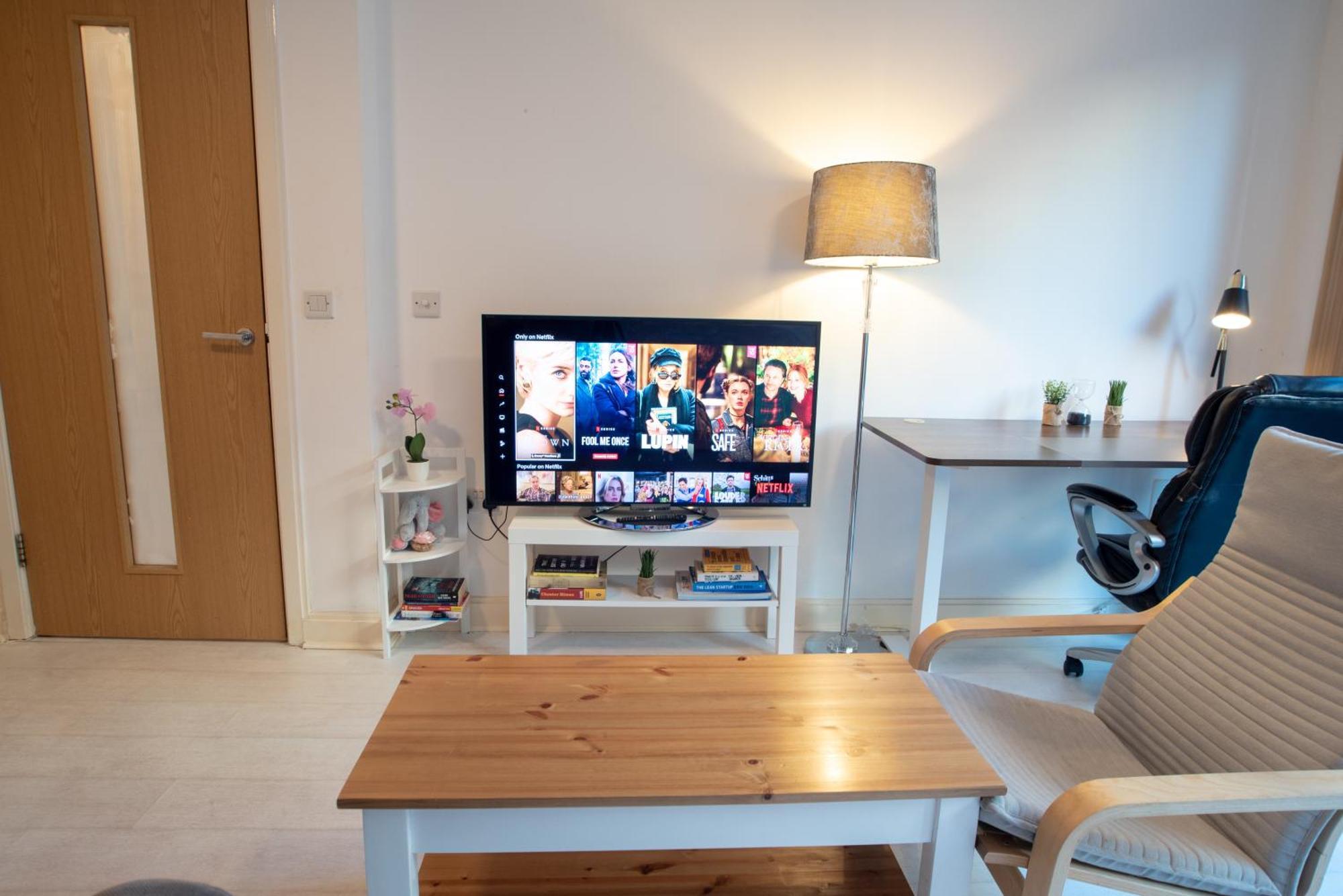 Two-Bedroom Luxury Apartment With Workspace, Free Secure Parking & Coffee Birmingham Zewnętrze zdjęcie
