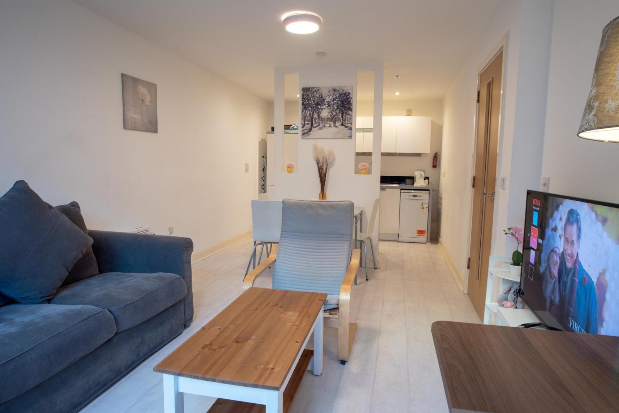 Two-Bedroom Luxury Apartment With Workspace, Free Secure Parking & Coffee Birmingham Zewnętrze zdjęcie