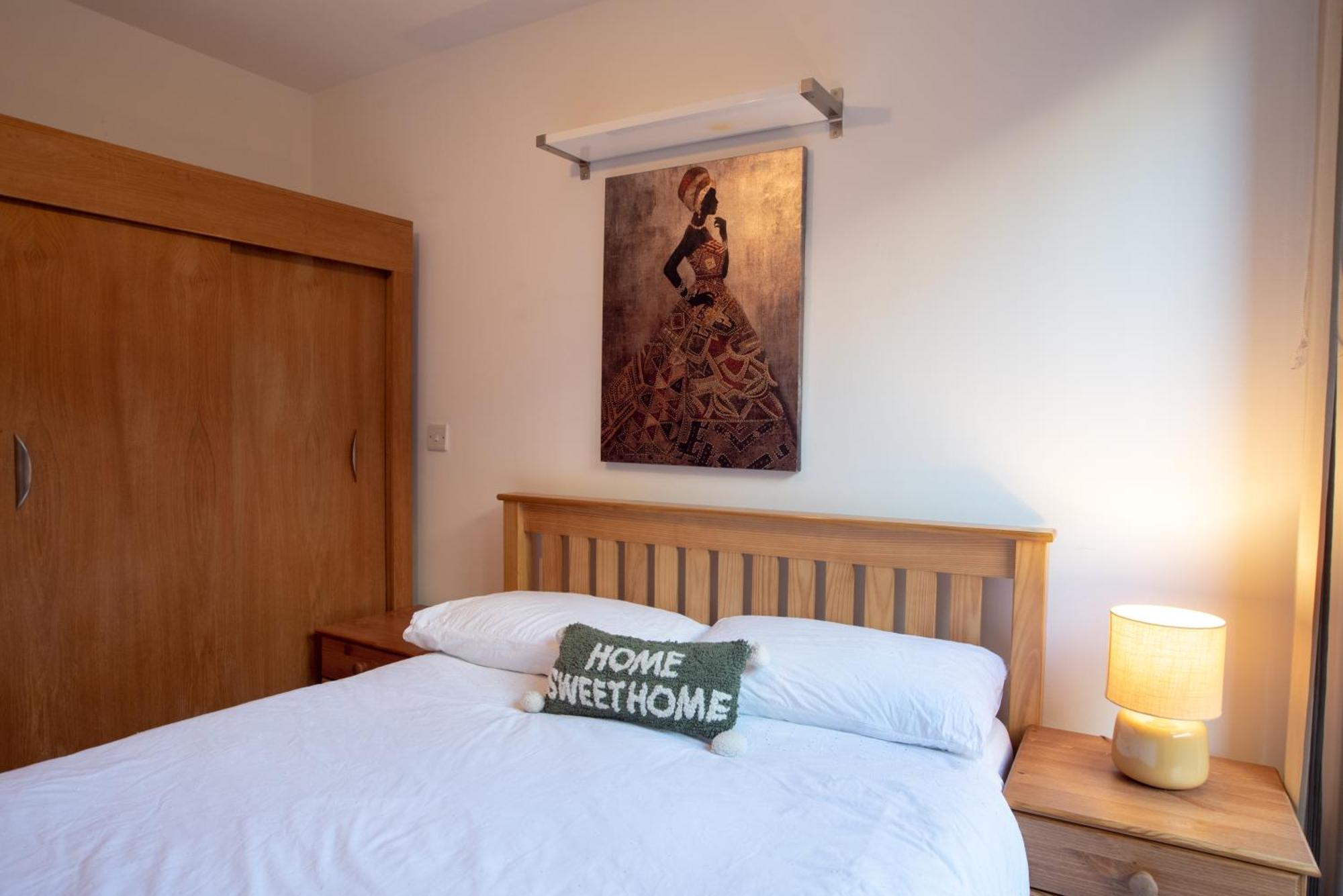 Two-Bedroom Luxury Apartment With Workspace, Free Secure Parking & Coffee Birmingham Zewnętrze zdjęcie