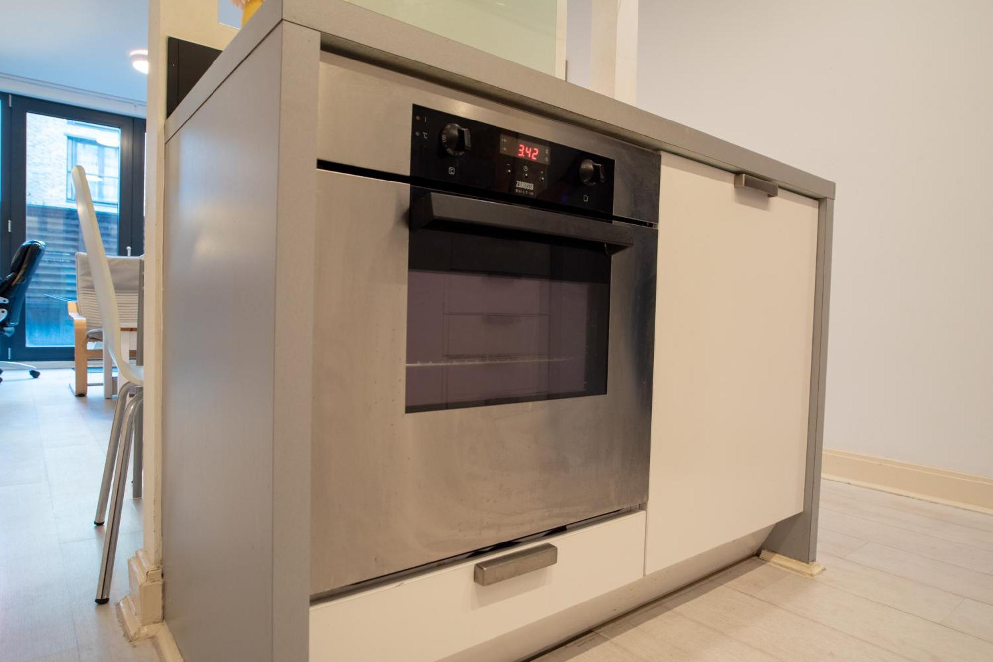 Two-Bedroom Luxury Apartment With Workspace, Free Secure Parking & Coffee Birmingham Zewnętrze zdjęcie
