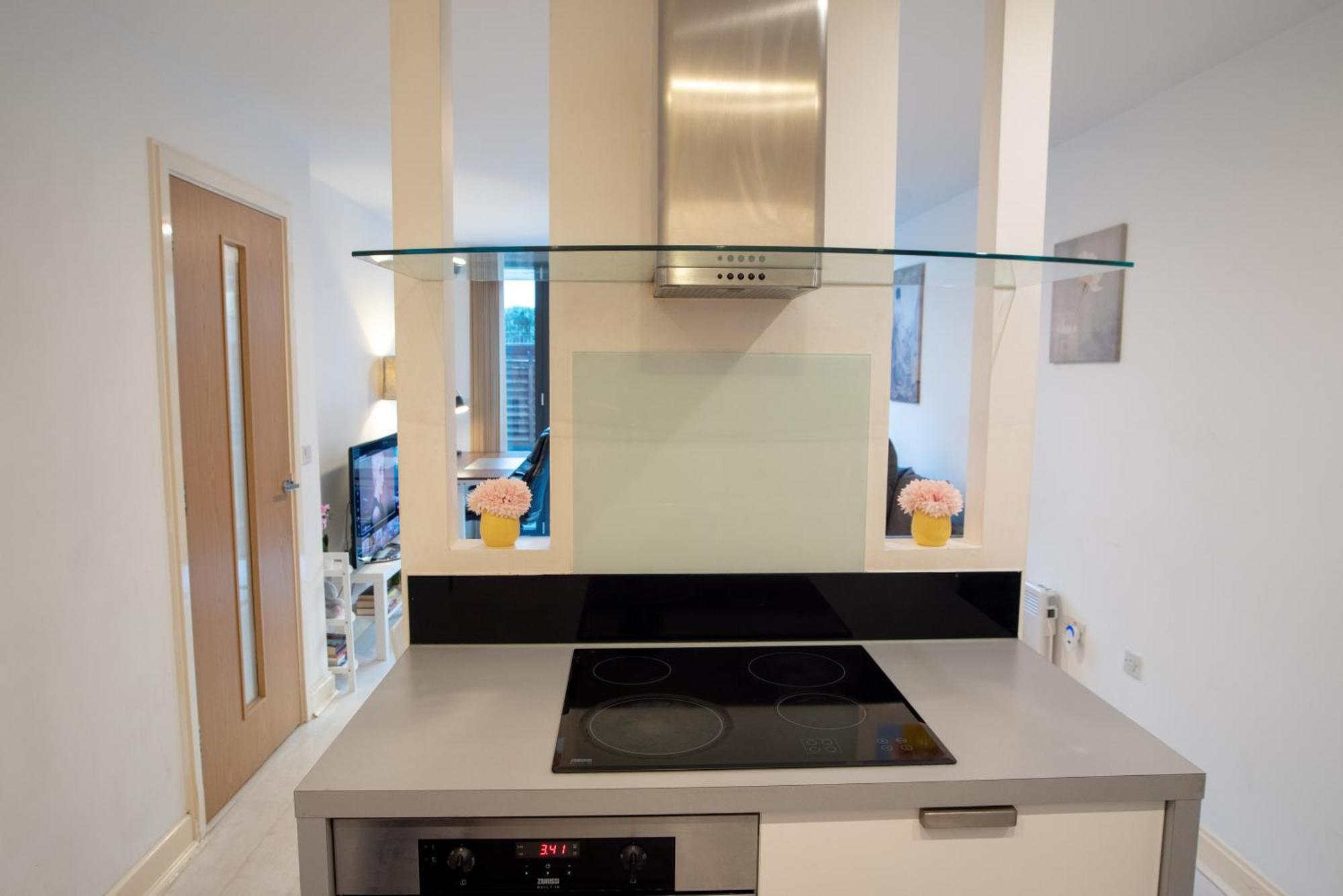 Two-Bedroom Luxury Apartment With Workspace, Free Secure Parking & Coffee Birmingham Zewnętrze zdjęcie