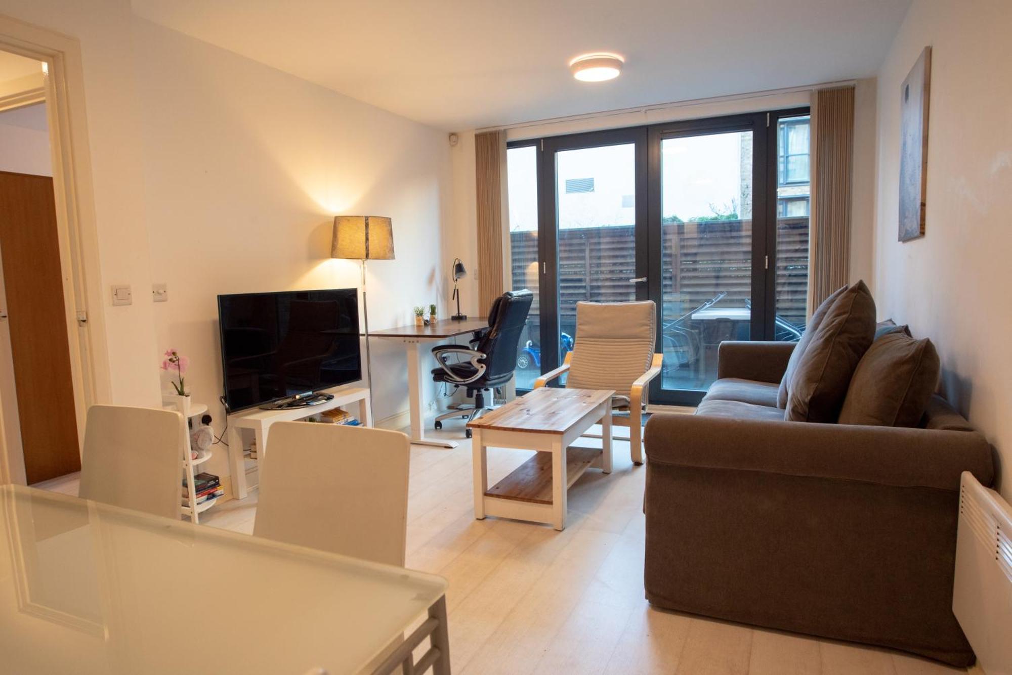 Two-Bedroom Luxury Apartment With Workspace, Free Secure Parking & Coffee Birmingham Zewnętrze zdjęcie