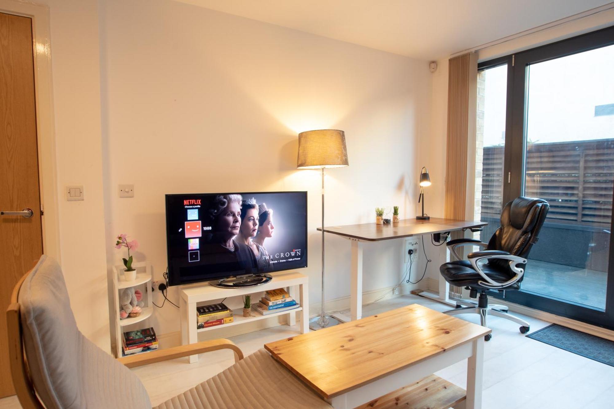 Two-Bedroom Luxury Apartment With Workspace, Free Secure Parking & Coffee Birmingham Zewnętrze zdjęcie