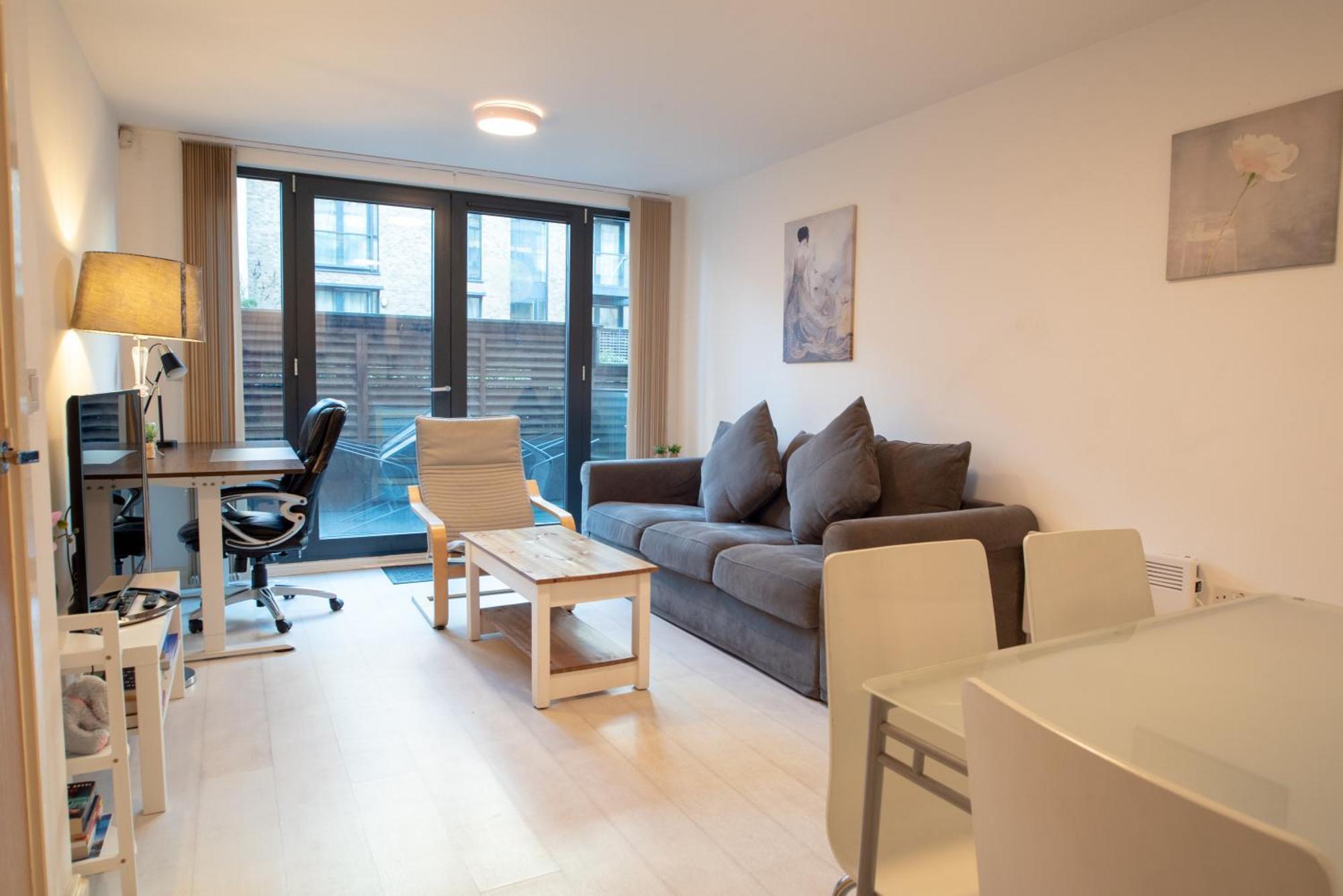 Two-Bedroom Luxury Apartment With Workspace, Free Secure Parking & Coffee Birmingham Zewnętrze zdjęcie