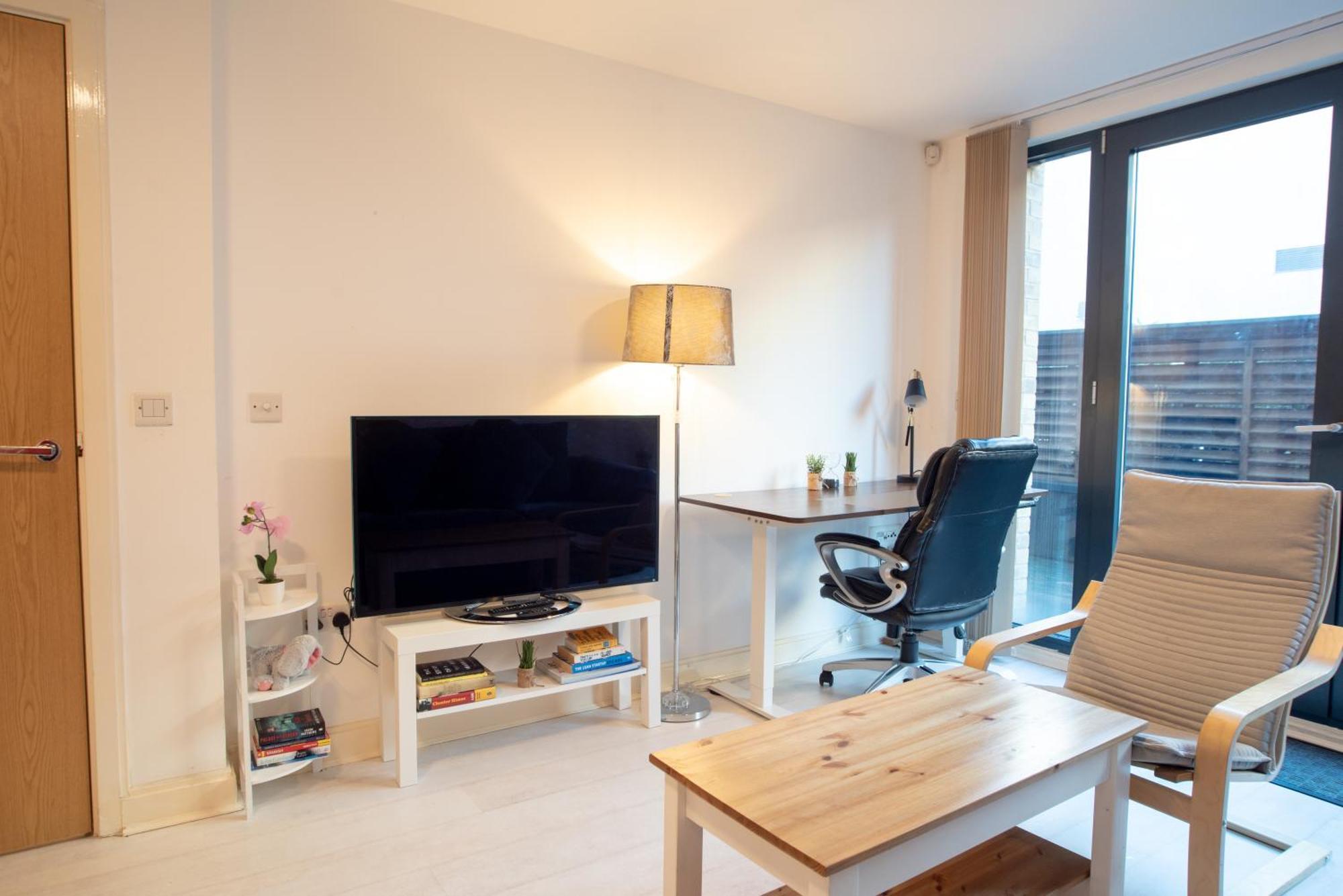Two-Bedroom Luxury Apartment With Workspace, Free Secure Parking & Coffee Birmingham Zewnętrze zdjęcie