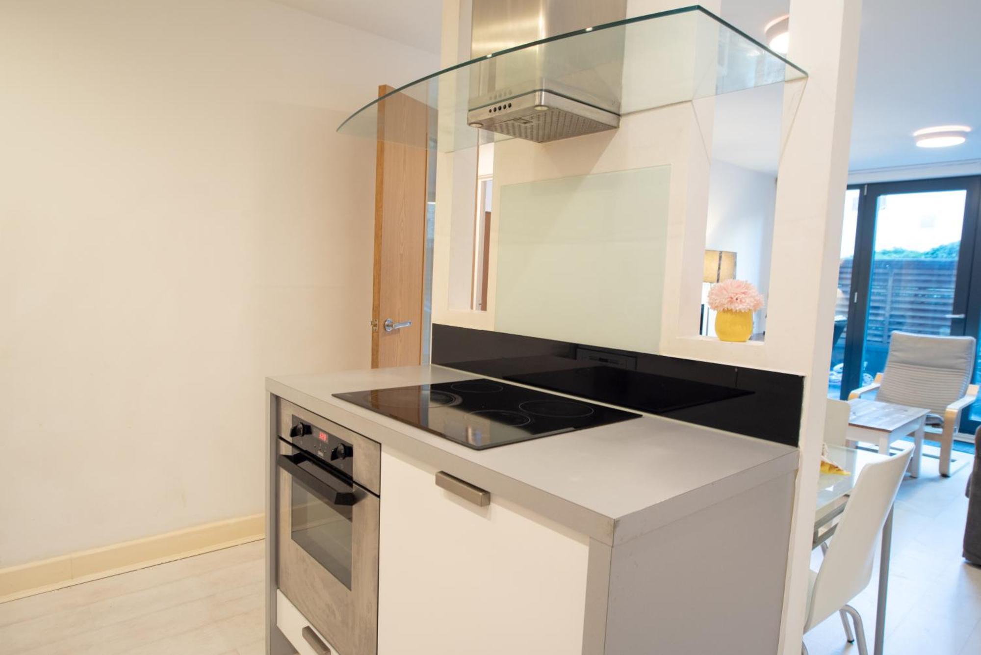 Two-Bedroom Luxury Apartment With Workspace, Free Secure Parking & Coffee Birmingham Zewnętrze zdjęcie