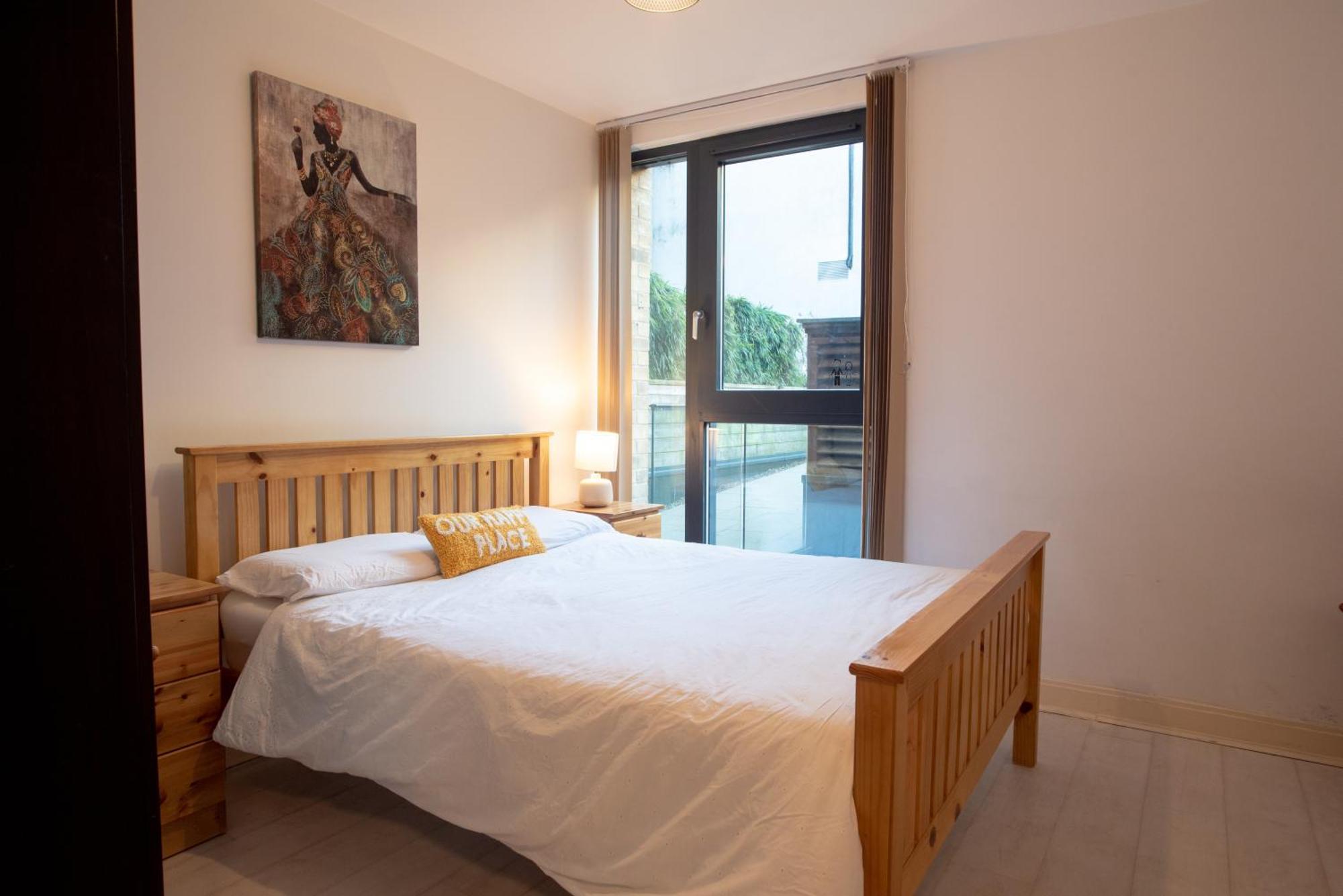 Two-Bedroom Luxury Apartment With Workspace, Free Secure Parking & Coffee Birmingham Zewnętrze zdjęcie